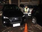 kpk-amankan-mobil-diduga-hasil-ott-pejabat-bakamla_20161214_224901.jpg