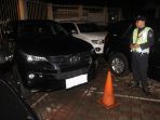kpk-amankan-mobil-diduga-hasil-ott-pejabat-bakamla_20161214_224921.jpg