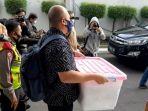 kpk-geledah-gedung-dprd-jabar-selama-8-jam-pulang-bawa-dokumen.jpg