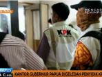 kpk-geledah-kantor-gubernur-dan-dpu-papua_20170203_131149.jpg
