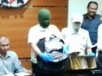 kpk-melakukan-jumpa-pers-kasus-suap-pejabat-kementerian-desa_20170527_194753.jpg