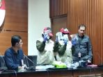 kpk-menggelar-jumpa-pers-terkait-ott-kalapas-sukamiskin-di-gedung-kpk-jakarta-sabtu-2172018_20180722_081205.jpg
