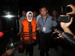 kpk-resmi-menahan-bupati-subang_20180215_023417.jpg