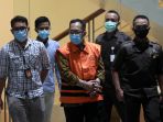 kpk-resmi-menahan-hakim-pn-surabaya-itong-isnaeni-hidayat_20220121_001702.jpg