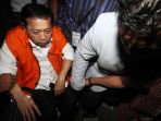 kpk-resmi-menahan-setya-novanto_20171120_123953.jpg