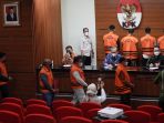 kpk-tahan-10-anggota-dprd-muara-enim_20210930_191755.jpg