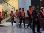 kpk-tahan-10-anggota-dprd-muara-enim_20210930_191806.jpg