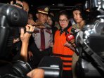 kpk-tahan-anggota-dpr-dewi-yasin-limpo_20151022_050519.jpg