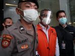 kpk-tahan-bupati-bintan-terkait-korupsi-barang-cukai_20210812_202151.jpg