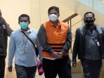 kpk-tahan-bupati-kuansing-andi-putra_20211020_224737.jpg
