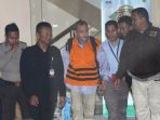 kpk-tahan-mokhammad-bisri_20171027_215500.jpg