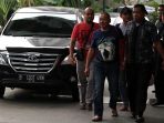 kpk-tahan-penyuap-bupati-ngada_20180212_212812.jpg