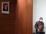 kpk-tahan-tersangka-kasus-korupsi-komisi-fiktif-jasindo_20210521_012322.jpg