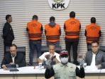 kpk-tahan-tersangka-ott-kajari-bondowoso_20231116_221155.jpg