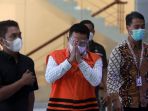 kpk-tahantersangka-kasus-gratifikasi-jambi_20211104_182153.jpg