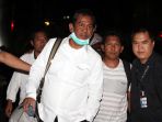 kpk-tangkap-bupati-hulu-sungai-tengah-abdul-latif_20180105_104502.jpg