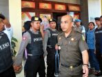 kpk-tangkap-pejabat-daerah-dan-petinggi-kejari-pamekasan_20170802_202232.jpg