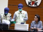 kpk-tunjukkan-barang-bukti-ott-bupati-talaud-sri-wahyumi_20190430_234137.jpg