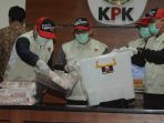kpk-tunjukkan-barang-bukti-ott-koni_20181220_131436.jpg