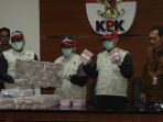 kpk-tunjukkan-barang-bukti-ott-koni_20181220_131501.jpg