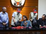 kpk-tunjukkan-uang-rp-330-juta-bb-ott-suap-wali-kota-medan_20191017_012708.jpg