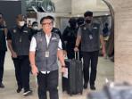 Hampir 8 Jam Geledah Kantor WIKA, Penyidik Kortas Tipidkor Bawa Se-Koper Barang Bukti   
