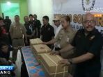 kpu-jakarta-pusat-mulai-sortir-dan-lipat-surat-suara_20170124_191122.jpg