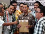 kpu-rapat-pleno-rekapitulasi-pilpres-2019_20190520_215030.jpg
