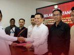 kpu-sumedang-terima-pendaftaran-calon-kepala-daerah-perseorangan-hendrik-kurniawan-dan-r-lucky.jpg