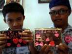 kreasi-coklat-valentine-siswa-slb-asih-budi_20150212_203643.jpg