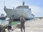 kri-banjarmasin-592-mengangkut-pasukan-batalyon-113jaya-sakti.jpg