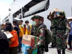 kri-makassar-bersandar-di-pelabuhan-pantoloan-di-kota-palu_20181002_203821.jpg