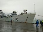 kri-teluk-banten-bersandar-di-dermaga-semayang_20170808_114908.jpg