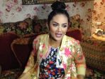 krisdayanti-ditemui-di-kawasan-bintaro_20170911_175208.jpg