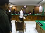 kriss-hatta-jalani-sidang-dakwaan-pemalsuan-dokumen_20190424_223325.jpg