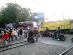 krl-tabrak-transjakarta_20151128_164542.jpg