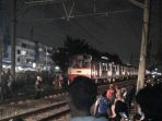 krl-terbakar-di-stasiun-pasar-minggu_20170908_210036.jpg