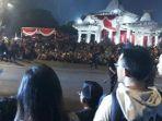 kronologi-penonton-drama-surabaya-membara-terserempet-kereta-di-viaduk-jalan-pahlawan.jpg