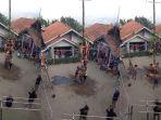 kronologi-peserta-panjat-pinang-tewas-di-brebes-mulyono-tertimpa-teman-video-kejadian-viral.jpg