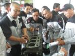 ktb-undang-mekanik-konsumen-fleet-ke-markas-mitsubishi-fuso_20170826_142809.jpg