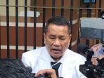 kuasa-hukum-irjen-teddy-minahasa-hotman-paris-di-polda-metro-jaya.jpg