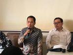 kuasa-hukum-penggugat-donny-tri-istiqomah-dalam-jumpa-pers.jpg