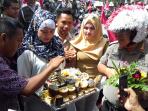 kue-ulang-tahun-kejutan-untuk-wagub-hidayat-arsani_20160823_134109.jpg