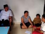 kunjungi-keluarga-miskin_20160611_113341.jpg