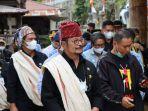 kunjungi-toraja-utara-menteri-pertanian-ajak-maksimalkan-lahan-pertanian.jpg<pf>kunjungi-toraja-utara-mentan-syl-ajak-maksimalkan-lahan-pertanian.jpg<pf>mentreri-pertanian-syahrul-yasin-limpo.jpg<pf>menteri-pertanian-bersama-masyarakat-toraja-utara.jpg