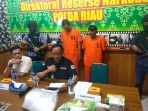 kurir-sabu-yang-ditangkap-polda-riau_20180316_142314.jpg