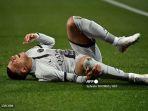 kylian-mbappe-terbaring-di-tanah.jpg