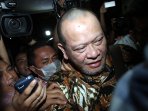 la-nyalla-tiba-di-kejagung_20160603_143538.jpg