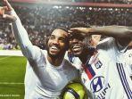lacazette-dan-umtiti-ketika-masih-memperkuat-lyon.jpg