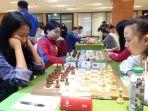 laga-antara-pecatur-indonesia-im-irene-kharisma-sukandar-melawan-pecatur-mongolia.jpg